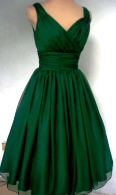 Vintage reproduction emerald green dress Green A-line Chiffon Dress, Fitted Green Chiffon Dress, Green Fitted Chiffon Dress, Elegant Green Chiffon Prom Dress, Emerald Green Prom Dress, Emerald Green Dress, Dresses 1950s, Green Cocktail Dress, Emerald Green Dresses