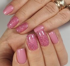 Dark Pink Nails Ideas, Pink Nails Ideas, Gel Lak, Dark Pink Nails, Color Fucsia, Fun Nail Colors, Pink Glitter Nails, Manicure Inspiration, Beauty Nails Design