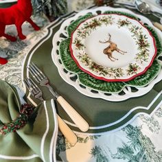 Olive Oasis Placemats Table Setting Green, Christmas China Patterns, Placemat Napkin, Green Table Settings, Embroidered Placemats, Placemats Christmas, Green Placemats, Christmas Table Setting, Christmas China