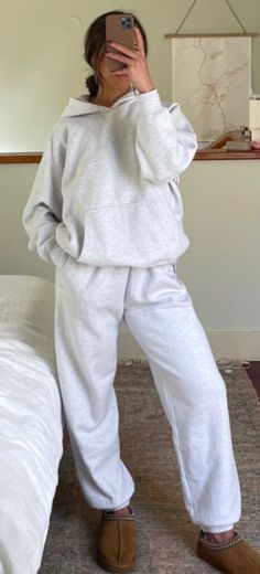 Sweatsuit Set Aesthetic, Cute Sweatsuit Outfits, Sweat Sets Aesthetic, Bodysuit Sweatpants Outfit, Cute Sweat Sets, Matching Sweatsuit Outfits, Cute Tracksuits, Matching Set Outfit Sweats, Comfy Sweatpants Outfit