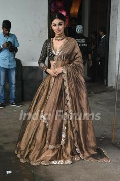 Mouni Roy Lehenga Outfit, Tissue Chaniya Choli Design, Tissue Lehnga Design, Tissue Chaniya Choli, Mouni Roy Lehenga, Tissue Cloth Dresses, Wine Colour Lehenga Color Combos, Brown Indian Outfit, Tissue Lehenga Designs