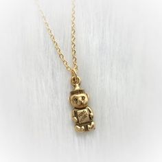 Super detailed 3D 22k gold plated pewter Honey Bear bottle charm, on your choice of dainty or regular 18 inch gold plated brass chain with lobster clasp closure. + GIFT BOX: https://www.etsy.com/listing/239177357 + POLISHING CLOTH: https://www.etsy.com/listing/158735718 ... COMBINED SHIPPING Honey Bear Bottle, Bear Bottle, Honey Bear, Bottle Charms, Bottle Necklace, Friendship Necklaces, Brass Chain, 22k Gold, Stainless Steel Chain