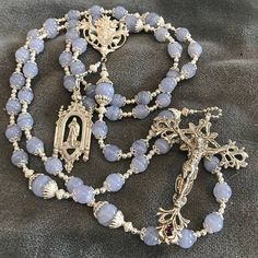 #rosario Beautiful Rosaries, Rosary Prayers, Silver Rosary, Catholic Churches, Ghost Hunters