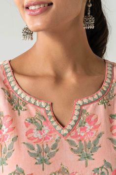 Neck Designs For Cotton Kurtis Pattern, Indian Suit Neck Designs Neckline, Cotton Salwar Neck Designs Pattern, Straight Kurti Back Neck Designs, Suit Neck Ideas, Neck Design For Cotton Suits, Neck Designs For Kurtas For Women, Neck Designs For Printed Kurtis, Salwar Suit Neck Designs Pattern Cotton