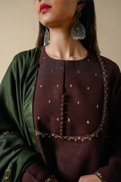 Neck Design For Suit, Zara Shahjahan, Fancy Casual, Embroidered Shawl, Simple Kurta Designs, Designer Kurti Patterns, Neck Designs For Suits, Simple Kurti Designs, Kurti Embroidery Design