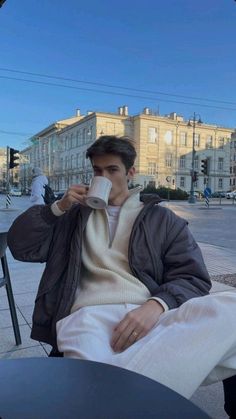 Europe Winter Fashion, Europe Travel Outfits, Classy Outfits Men, Spring Outfits Men, Europe Outfits, Outfits Hombre, Europe Winter, Guys Clothing Styles