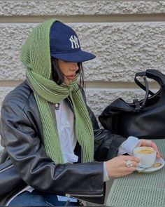 Ny Beanie Outfit, Maroon Beanie Outfit, Headscarf Winter Outfit, Blue Ny Hat Outfit, Beanie Scarf Outfit, Scarf On Hat, Scarf And Cap Outfit, Baseball Cap And Scarf, Winter Outfits With Baseball Cap