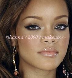 Younger Kim Kardashian, Early 2000s Smokey Eye, 2007 Makeup Aesthetic, Beyonce Makeup 2000, 2000s Paparazzi Shots, 2000s Headband, 2000s Eyebrows