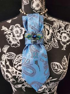 a close up of a tie on a mannequin