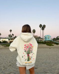 "GIFT GIVING" Courtesy of Dandy Worldwide <3 Softest fabric we could get our hands on. Built for comfort. Dandy's Oversized Lux Hoodie line features a new fit entirely. A seamless shoulder means the hoodie falls over your arms like a warm hug. The wristband and waistband are upgraded to maximum comfort. You can wear this hoodie to the beach to watch the sunset and then straight to bed. - 65% cotton, 35% polyester. It's the softest material we could get our hands on. You'll love it, we're sure of it. Models are 5'7 and wearing a size medium. Dandy Hoodie, Cute Hoodies, Flower Hoodie, Plus Size Patterns, Wishlist 2024, Sweaters Women, Outfit Inspo Casual, Comfy Clothes