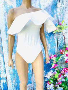 Chic bodysuit that you can match with almost anything. Limited sizes. Comes in small and medium. 100 % Polyester Hand Wash Cold. Womens Bodysuit, Catsuit, One Shoulder, Hand Wash, One Piece, Clothes For Women, Trending Outfits, Clothes, Manche