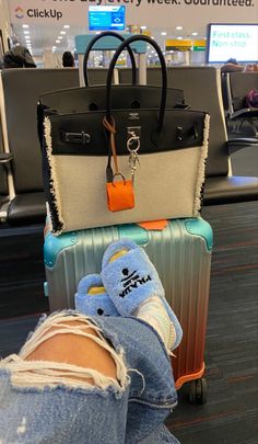 Luggage Pictures, Office Footwear Women, Footwear Ads, Lori Hirshleifer, Luggage Aesthetic, Office Footwear, Cute Luggage, Luxury Lifestyle Fashion, Women Footwear