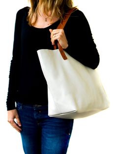 White Leather Everyday Bag, White Leather Bag For Everyday, Everyday White Leather Bag, Modern Tan Shoulder Bag For Everyday Use, White Bags With Leather Handles For Gift, Modern White Shoulder Bag With Leather Lining, Tan Leather Bag For Gift, Tan Leather Bags Perfect For Gifts, White Leather Shoulder Bag For Everyday Use