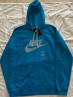 NWT NIKE Men's Nike Pullover Hoodie 861726-437 BLUE SIZE MEDIUM Nike Pullover Hoodie, Nike Pullover, Puma Jacket, Nike Men, Pullover Hoodie, Active Wear, Athletic Jacket, Mens Accessories, Best Deals