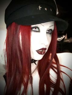 Mall Goth Makeup, 2000s Mall Goth, Goth Outfit Ideas, Red Hair Inspo, Goth Hair, 90s Hairstyles