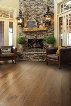 Gorgeous Farmhouse Style Living Room with Light Hardwood Flooring Electric Ovens, Wood Floor Bathroom, Tile Floor Living Room, Oak Engineered Hardwood, Kitchen Vinyl, Small Fireplace, Kitchen Rustic, Luxury Floor, Rustic Flooring