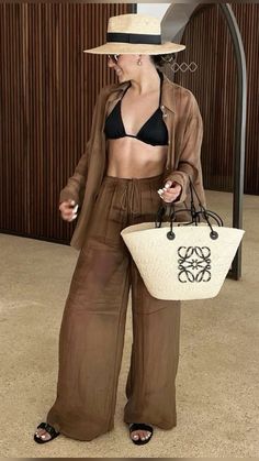 Fashion Outfits Feminine, Lenin Pants, Loewe Basket Bag, Aesthetic Outfit Ideas For School, Modest Street Fashion, European Outfits, Outfit Ideas Everyday, Dress Everyday, Photo Summer