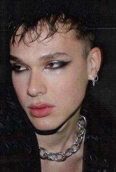 Edgy Makeup Grunge, Punk Makeup Men, Makeup Edgy, Androgynous Makeup, Type Of Makeup, Drag Make-up, Punk Makeup, Rave Makeup, Male Makeup