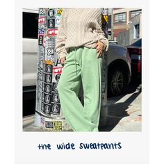 신축성 있는 허리 밴드와 넓은 소맷단이 있는 편안한 와이드 스웨트팬츠. Comfortable Straight Sweatpants With Pull-on Style, Trendy Wide-leg Cotton Joggers, Comfortable Pull-on Sweatpants For Fall, Sporty Relaxed Fit Bottoms With Elastic Cuffs, Green Pull-on Pants For Loungewear, Green Casual Pull-on Bottoms, Relaxed Fit Solid Sweatpants With Pull-on Style, Comfy Relaxed Fit Joggers With Elastic Cuffs, Wide Leg Athleisure Joggers With Elastic Cuffs