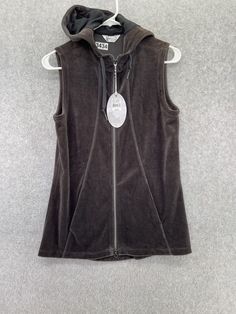 Greg Norman Track Sleeveless Top Hoodie Vest Solid Gray Size Small Full Zip 60% Cotton  40% Polyester Sleeveless Hoodie Outfit, Hoodie Vest, Greg Norman, Sleeveless Hoodie, Aesthetic Look, Hoodie Outfit, Active Wear Tops, Sleeveless Top, Active Wear