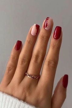 Keep it classy with these 25 burgundy nail designs, perfect for the fall and winter seasons. With dark and cherry red colors having a moment, these short and simple nail ideas are perfect for those who love a trendy look. For example, this nail set with gold details is ideal for Cristmas! Red White And Gold Nails, Short Red Nails, Red And Gold Nails, Red Gel Nails, Maroon Nails, Christmas Gel Nails, Simple Gel Nails, Minimal Nails, White Nail