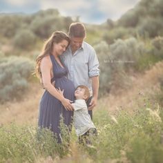 2nd Baby Maternity Photo Shoot, Maternity Photo Shoot Ideas With Toddler, Maternity Photography With Toddler, Maternity Pictures With Toddler, Maternity Photos With Toddler, Family Pregnancy Photoshoot, Maternity Picture Outfits, Skin Packaging