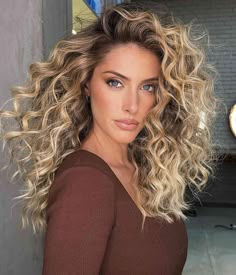 Icy Blonde Hair Color, Long Blonde Curly Hair, Caramel Blonde Hair, Balayage Blond, Icy Blonde Hair, Cool Blonde Hair