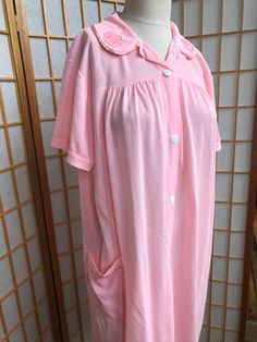 1960's nightgown, excellent condition. Size S/M. Vintage Nightgown For Pajama Party In Spring, Vintage Dresses For Pajama Party, Vintage Spring Nightgown For Pajama Party, Spring Vintage Nightgown For Pajama Party, Vintage Nightgown With Short Sleeves For Bedtime, Vintage Short Sleeve Sleepwear For Loungewear, Retro Summer Nightgown For Sleep, Vintage Short Sleeve Nightgown For Pajama Party, Retro Nightgown For Sleepovers