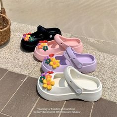 Material: EVAFeatures: Slides, solid color, cute little flower design, slip-on, unisex, Style: Casual, college Reminder: Size runs one size small.