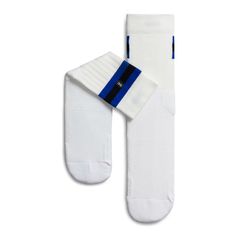 Men's Tennis Sock | White & Blue | On United States Sporty White Fade-resistant Socks, Sporty Fade-resistant White Socks, White Sweat Resistant Socks For Athleisure, White Sporty Socks, White Sweat-resistant Athleisure Socks, White Sweat Resistant Athleisure Socks, White Athleisure Socks For Training, White Athleisure Training Socks, White Go-dry Socks For Training