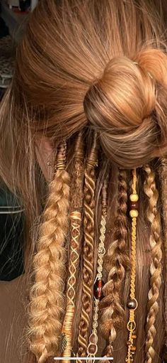 Dreads Installation, Braid In Dreads Extensions, Partial Dreads Placement, Braids For White Women, Accent Braids, Crochet Braids For Kids, Dreads And Braids, Braid Styles For Girls, Braids Dreads