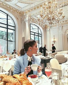 Luxury Cafe, Brunch Outfits, Luxury Lifestyle Girly, Luxury Lifestyle Fashion, Luxury Lifestyle Women, Chique Outfits, Luxury Girl, Foto Tips, Rich Lifestyle