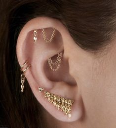 Tash Piercing, Hide Piercings, Piercing Inspiration, Cool Piercings, Ear Style, Maria Tash, Jewelry Tattoo, Piercing Tattoo, Ear Jewelry