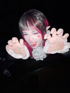 2000 Halloween Costume Ideas, Draculaura Costume Aesthetic, Monster High Cosplay Draculaura, Draculora Cosplay, Goth Draculaura, Monster High Draculaura Costume, 2000 Halloween Costumes, Cosplay Draculaura, Draculaura Halloween Costume