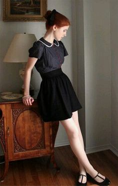 Mode Rockabilly, Retro Clothes, Ideal Closet, Dress Pictures, 일본 패션, Easy Fashion, Fashion Edgy, White Tights, Classy Vintage