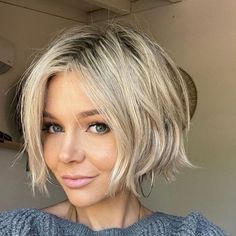 Bixie Haircut, Chin Length, Choppy Bob Hairstyles, Beauty Hairstyles, Chin Length Hair, Short Hair Trends, Messy Short Hair, Pixie Styles, Short Bob Haircuts