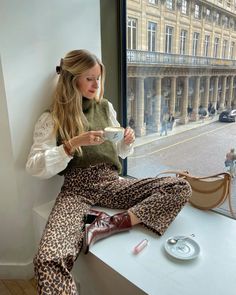 #outfits #ootd #leopard #winter #fall Tshirt In Winter Outfit, Leopard Print Mini Skirt Outfit Winter, Winter Eclectic Outfit, Leopard And Green Outfit, Winter 2024 Trends Fashion, Green And Leopard Outfit, Eclectic Winter Outfit, Anthropology Outfits, Whimsical Style Outfits