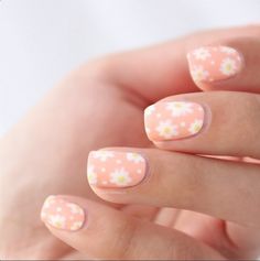 Nail Art Pastel, Pig Nails, Daisy Nail Art, Galaxy Nail Art, Nail Designs Pictures, Sunflower Nails, Nail Decor, Peach Nails, Daisy Nails