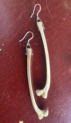 Unique handmade bone earrings. Foraged small animal bones. One of a kind jewelry. Animal Bone Jewelry Clay, Animal Bone Earrings, Bone Jewellery, Animal Bone Jewelry, Rib Bones, Bone Crafts, Vulture Culture, Bone Earrings, Real Bones