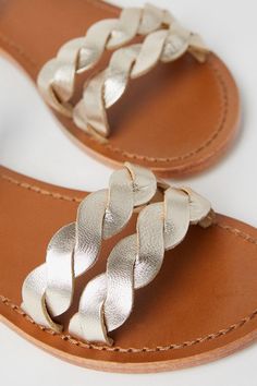 Crafted from supple leather for a luxurious feel Twisted strap design across the foot adds an eye-catching detail Flat sole provides all-day comfort and ease Adjustable ankle strap ensures a secure fit Open-toe silhouette keeps feet cool during warmer months The Isobel Leather Twist Flat Sandals from Oasis exude a feminine charm that perfectly complements the brand's pretty and girly aesthetic. Pair these versatile sandals with a floral sundress for a casual daytime look, or style them with tailored shorts and a breezy blouse for a chic warm-weather ensemble. Their flat heel makes them ideal for casual events, family gatherings, or any occasion where comfort and style are priorities. Denim Wedding, Party Handbags, Wonder Bra, Girly Aesthetic, Velvet Clothes, Oasis Fashion, Tailored Shorts, Floral Sundress, Evening Shoes