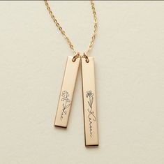 ❤ Meaningful gift for women Personalized unique Bridesmaid gift And Perfect gifts for mom 🤰 Minimalist wedding Jewelry Handmade Personalized Jewelry. Yourself or your loved one Materials: All our products 925k Solid Sterling Silver and the gold color plated on 925k solid sterling silver, Rose gold too.. Also chains too no tarnish or allergens, all our products water proof We recommend avoid it perfume , pool/sea water and all chemicals. Chain Lenghts - 14 inches Chain Lenghts - 16 inches Chain Best Friend Wedding Gift, Minimalist Wedding Jewelry, Wedding Gift For Mom, Personalized Presents, Mom Sayings, Custom Bar Necklace, Bridesmaid Gifts Unique, Wedding Gifts For Friends, Mom Wedding Gift