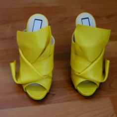 N21 Nappa Sandals Color Canary, The Color Is Not As Vibrant As It Appears In The Photos Party Slip-on Mules With Heel Loop, Designer Slip-on Mules For Spring, Chic Yellow Mules For Party, Chic Yellow Party Mules, Elegant Yellow Summer Mules, Yellow Sandals With Removable Insole For Evening, Yellow High Heel Mules For Party, Designer Yellow Sandals With Open Heel, Designer Yellow Open Heel Sandals