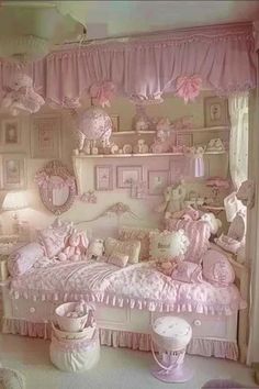 Pink Kawaii Room Aesthetic, Bedroom Pink Decor, Pink Room Furniture, Pretty Room Ideas Bedrooms, Pastel Room Inspo Aesthetic, Small Room Ideas Pink, Pink Fairycore Room, Cute Room Ideas Pink, Cute Things To Make For Your Room