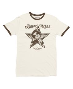 Camiseta inspirada no cantor Bruno Mars, produzida em tecido 100% algodão, fio 30.1 com toque leve e macio. A estampa é feita em serigrafia tradicional que não desbota ao lavar. A costura é reforçada com acabamento em viés ombro a ombro. Gola em ribana e modelagem com caimento reto. Todas camisetas são em formato unissex e as medidas podem ter variação de até 4 cm para mais ou para menos. 😃     Ahh, olha só esses detalhes   O tecido da sua blusinha é 100% algodão penteado fio 30; A estampa é fe Bruno Mars Shirt, Bruno Mars Concert, Jessie Ware, American Music Awards, Bruno Mars, Shining Star, Silk Screen, Mars, Shirt Designs