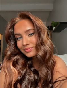 Strawberry Blonde Dyed Hair, Blonde Dyed Hair, Blonde Hair For Brunettes, Winter Hair Trends, Cinnamon Hair, Latina Hair, Red Blonde Hair, Dark Brunette Hair, Honey Brown Hair