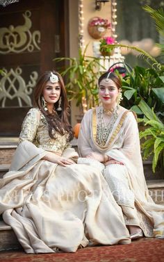 AsMa Mujeer White Indian Suit, Orang India, Bridal Mehndi Dresses, Indian Suit, Bridal Lehenga Designs, Nikkah Dress, Pakistani Wedding Outfits, Gaun Fashion, Indian Bridal Wear