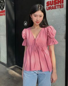 Chiffon Tops For Women Trendy, Chiffon Blouses Designs, Cotton Tops Designs, Traditional Dresses Designs, Blouse Casual Fashion, Trendy Shirt Designs, Fashion Top Outfits, Modest Dresses Casual, Korean Casual Outfits