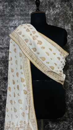 High-quality velvet fabric. Elegant threaf work embroidery. Classic design for wedding outfits. Soft and comfortable feel. Perfect for wedding. Easily pairs with any wedding outfit. Comes along with Tassel to give a better look to Outfit Stole For Men, Wedding Dupatta, Look Rich, How To Look Rich, Wedding Function, Men Shirt Style, Maroon Color, Wedding Groom, Men's Grooming