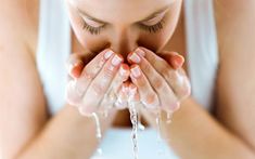 10 Habits of Women Who Age Slowly Natural Facial Cleanser, Best Facial Cleanser, Beauty Habits, Best Eye Cream, Dehydrated Skin, Facial Wash, Wash Your Face, Acne Prone Skin, Beautiful Skin