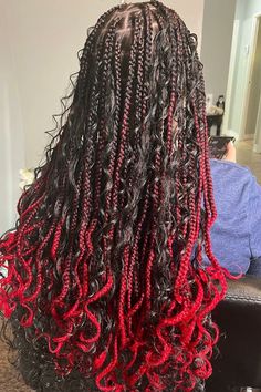 uma trança preta e vermelha, um visual novoo Braids With Curls Styles, Hairstyles Red And Black, Red And Black Box Braids, Braided Hairstyles Red, Box Braids Jumbo, Curls Styles, Red Box Braids, Latest Braided Hairstyles, Black Box Braids